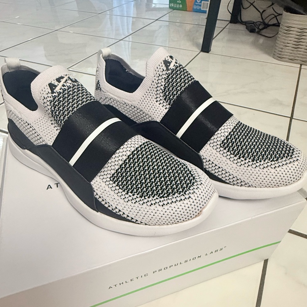 NEW WOMEN'S APL ATHLETIC PROPULSION LAB TECHBLOOM BLISS SNEAKERS SIZE 7